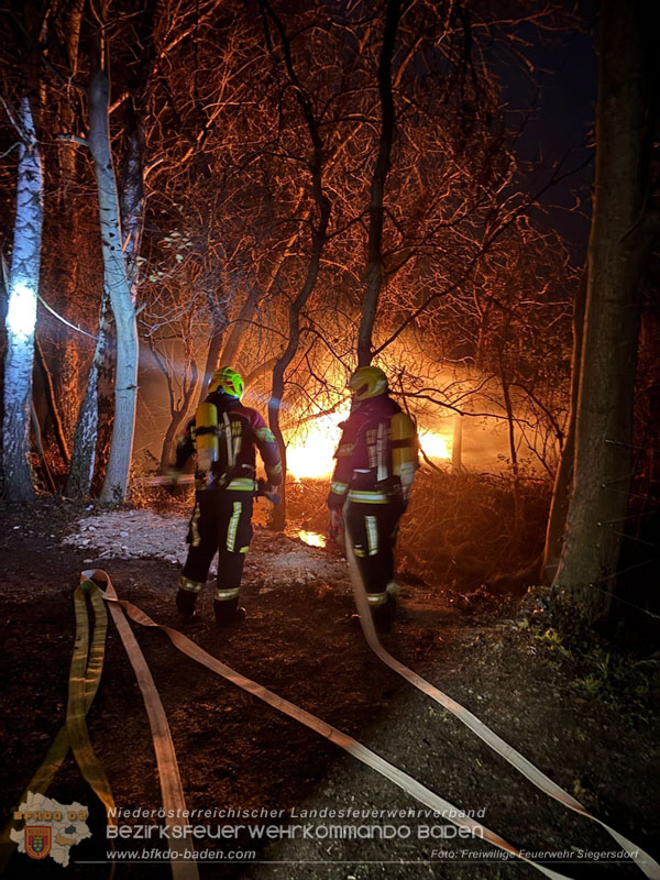 20251202_Alarmierter B3 Gebäudebrand zum Glück nur ein Flurbrand in Siegersdorf Foto: Freiwillige Feuerwehr Siegersdorf 20251202_Alarmierter B3 Gebäudebrand zum Glück nur ein Flurbrand in Siegersdorf Foto: Freiwillige Feuerwehr Siegersdorf