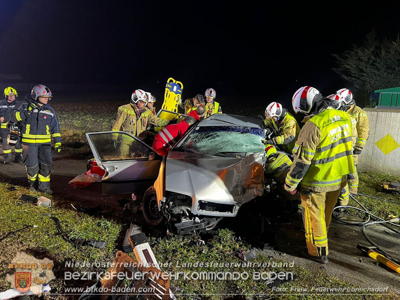 20251208_Frontalzusammenstoß auf der B60 zwsichen Unterwaltersdorf und Weigelsdorf  Foto: Freiwillige Feuerwehr Ebreichsdorf 