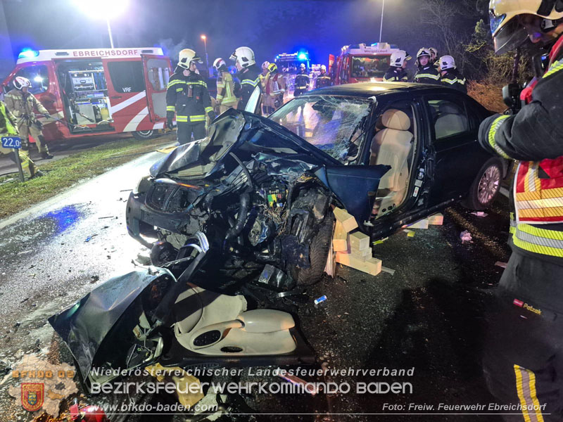 20251208_Frontalzusammenstoß auf der B60 zwsichen Unterwaltersdorf und Weigelsdorf  Foto: Freiwillige Feuerwehr Ebreichsdorf 