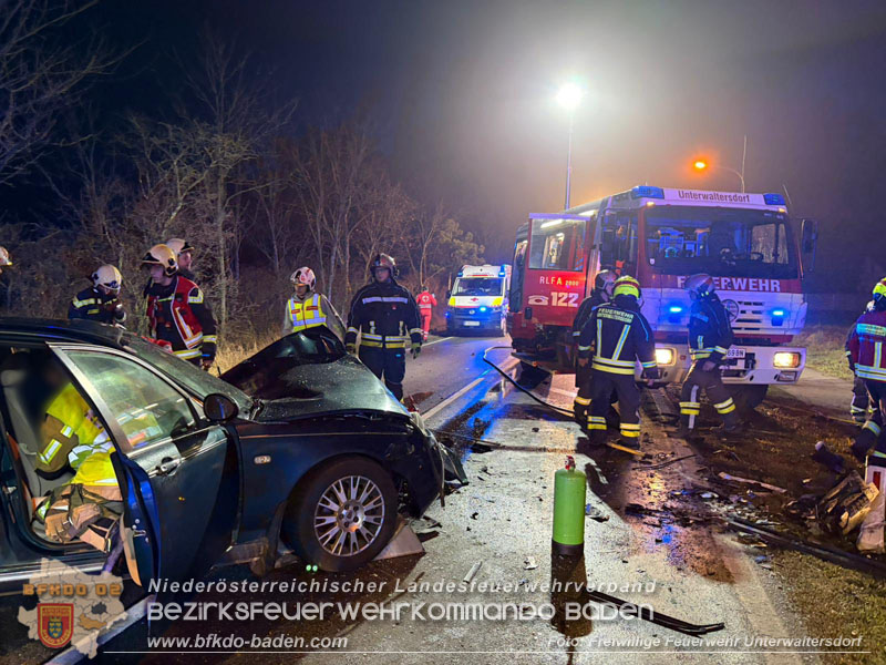 20251208_Frontalzusammenstoß auf der B60 zwsichen Unterwaltersdorf und Weigelsdorf  Foto: Freiwillige Feuerwehr Unterwaltersdorf