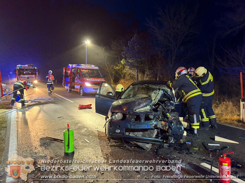 20251208_Frontalzusammenstoß auf der B60 zwsichen Unterwaltersdorf und Weigelsdorf  Foto: Freiwillige Feuerwehr Unterwaltersdorf