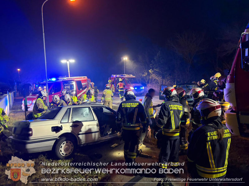20251208_Frontalzusammenstoß auf der B60 zwsichen Unterwaltersdorf und Weigelsdorf  Foto: Freiwillige Feuerwehr Unterwaltersdorf