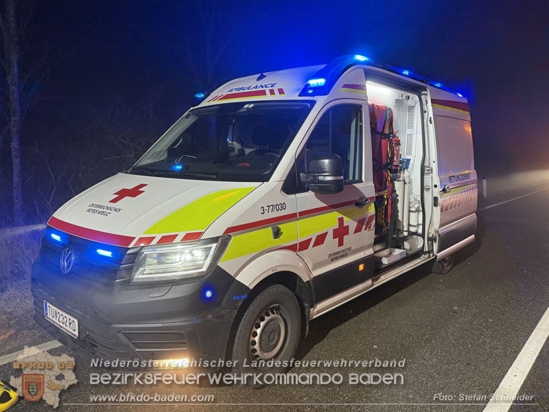 20251208_Frontalzusammenstoß auf der B60 zwsichen Unterwaltersdorf und Weigelsdorf  Foto: Stefan Schneider BFKDO BADEN