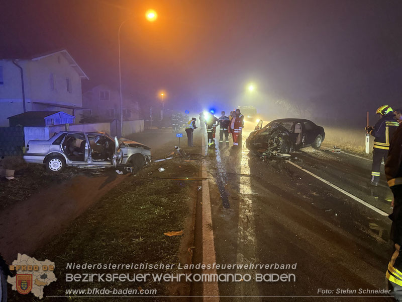 20251208_Frontalzusammenstoß auf der B60 zwsichen Unterwaltersdorf und Weigelsdorf Foto: Stefan Schneider BFKDO BADEN
