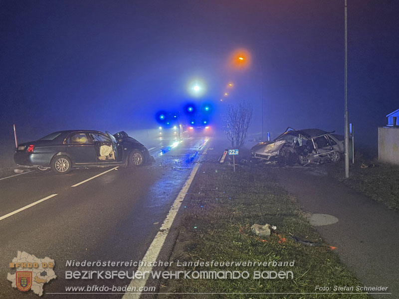 20251208_Frontalzusammenstoß auf der B60 zwsichen Unterwaltersdorf und Weigelsdorf Foto: Stefan Schneider BFKDO BADEN