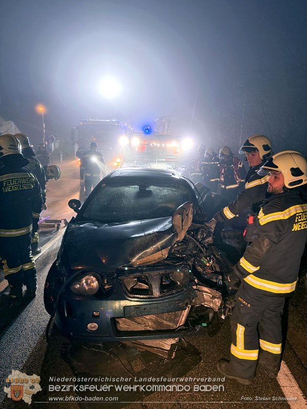 20251208_Frontalzusammenstoß auf der B60 zwsichen Unterwaltersdorf und Weigelsdorf Foto: Stefan Schneider BFKDO BADEN