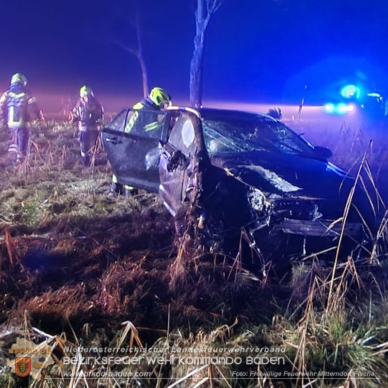 20251212_Verkehrsunfall auf der L4043 bei Mitterndorf an der Fischa Foto: FF Mitterndorf/Fischa 20251212_Verkehrsunfall auf der L4043 bei Mitterndorf an der Fischa Foto: FF Mitterndorf/Fischa