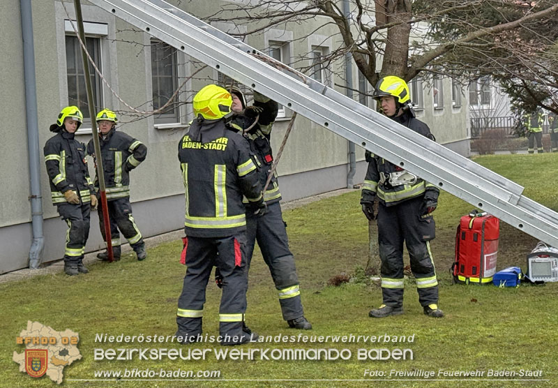 20251221_Unterstützung Rettungsdienst in Baden Ortsteil Leesdorf  Foto: Stefan Schneider FF Baden-Stadt