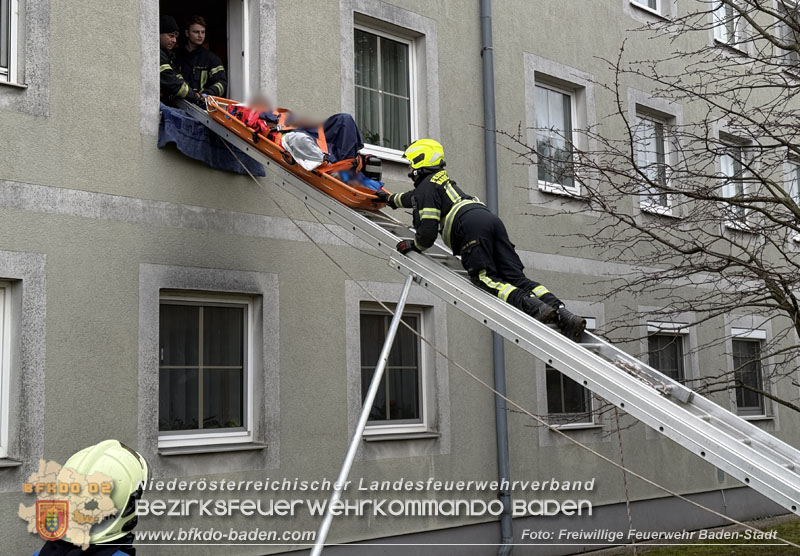 20251221_Unterstützung Rettungsdienst in Baden Ortsteil Leesdorf  Foto: Stefan Schneider FF Baden-Stadt