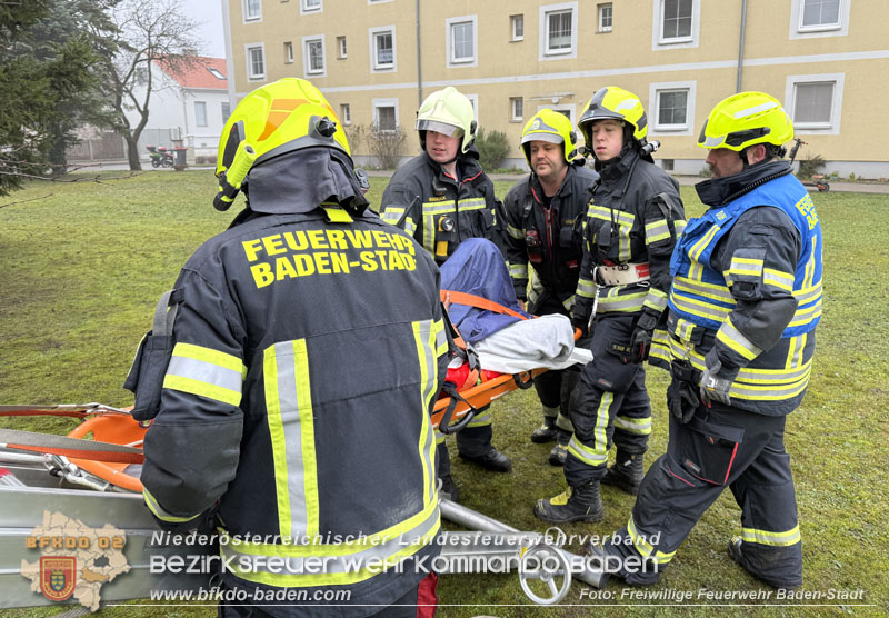 20251221_Unterstützung Rettungsdienst in Baden Ortsteil Leesdorf  Foto: Stefan Schneider FF Baden-Stadt