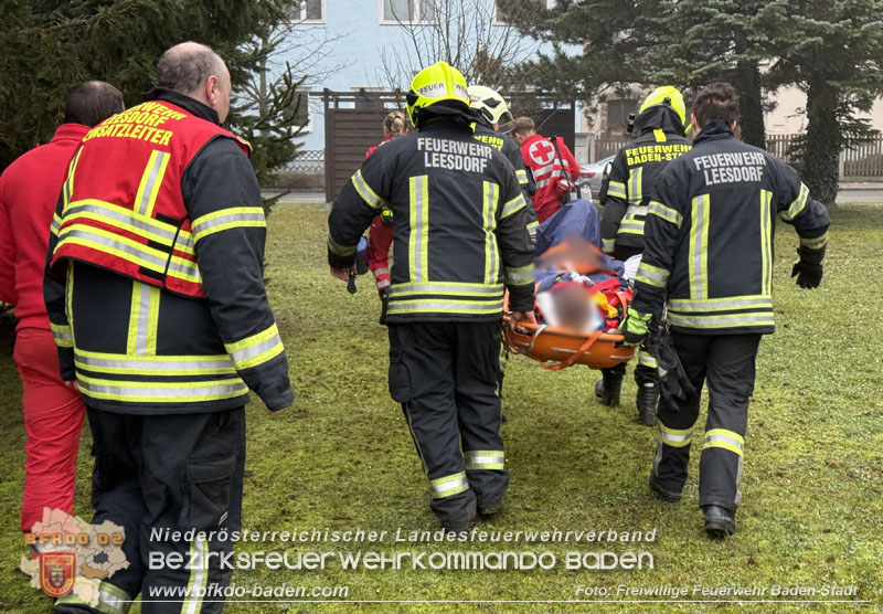 20251221_Unterstützung Rettungsdienst in Baden Ortsteil Leesdorf  Foto: Stefan Schneider FF Baden-Stadt