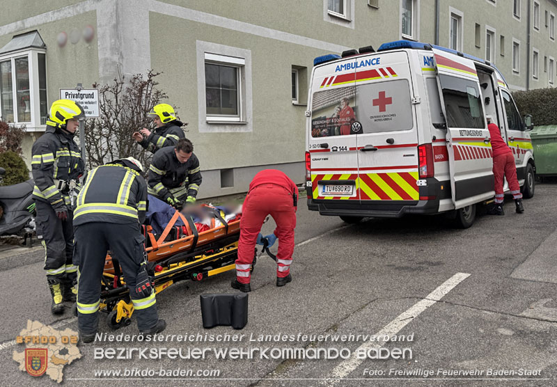 20251221_Unterstützung Rettungsdienst in Baden Ortsteil Leesdorf  Foto: Stefan Schneider FF Baden-Stadt