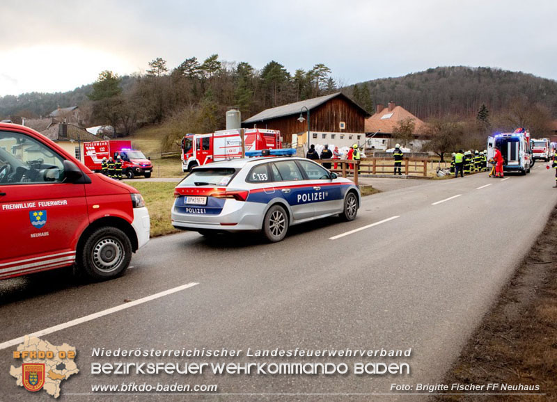 20251222_Verkehrsunfall auf der LB11 zwischen Nöstach und Neuhaus  Foto: © Brigitte Fischer FF Neuhaus