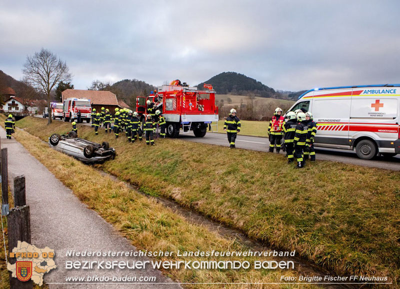 20251222_Verkehrsunfall auf der LB11 zwischen Nöstach und Neuhaus  Foto: © Brigitte Fischer FF Neuhaus