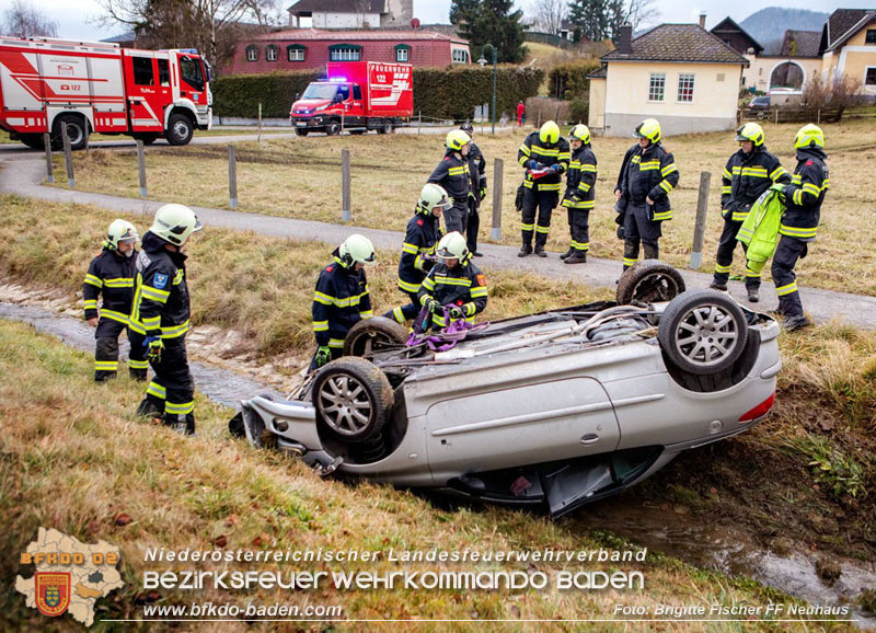 20251222_Verkehrsunfall auf der LB11 zwischen Nöstach und Neuhaus  Foto: © Brigitte Fischer FF Neuhaus