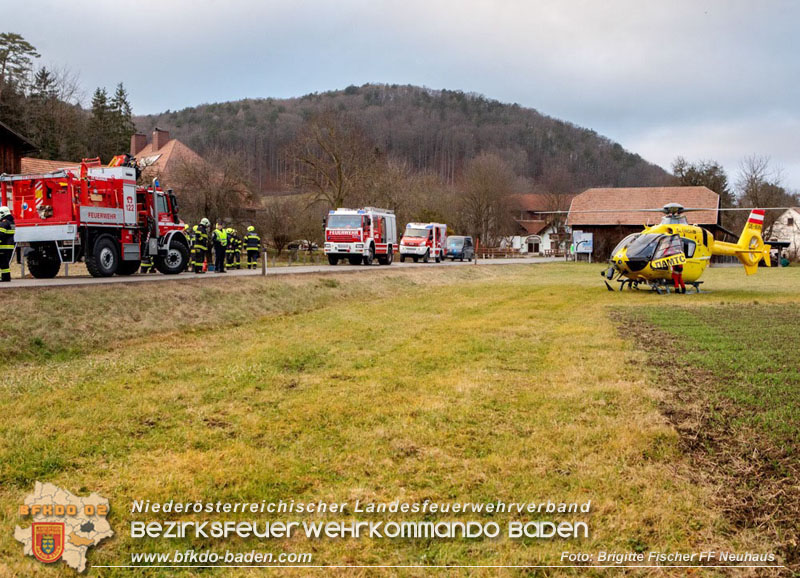 20251222_Verkehrsunfall auf der LB11 zwischen Nöstach und Neuhaus  Foto: © Brigitte Fischer FF Neuhaus
