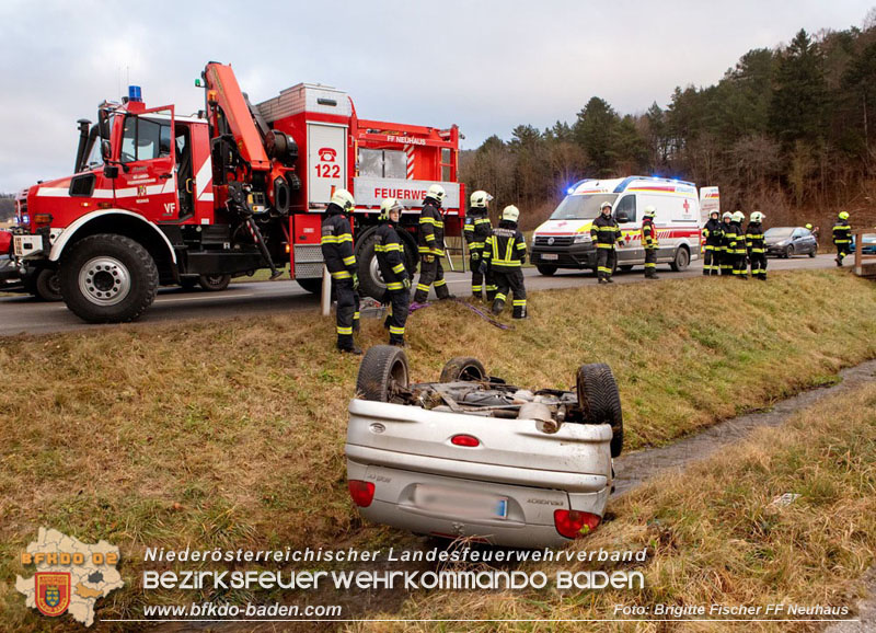 20251222_Verkehrsunfall auf der LB11 zwischen Nöstach und Neuhaus  Foto: © Brigitte Fischer FF Neuhaus