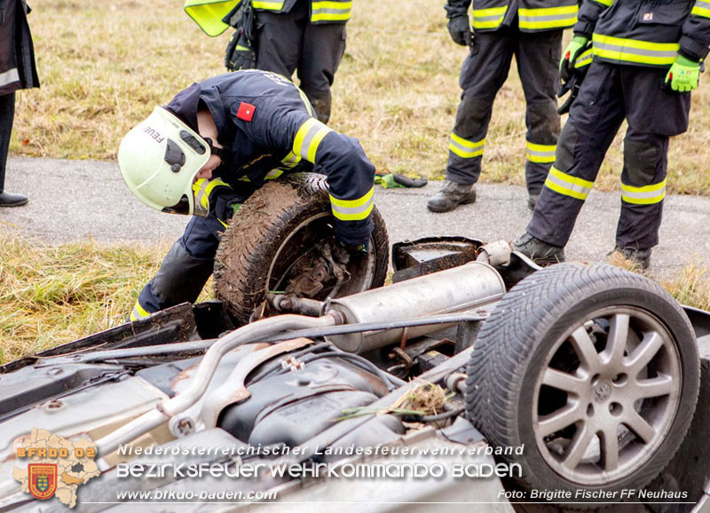 20251222_Verkehrsunfall auf der LB11 zwischen Nöstach und Neuhaus  Foto: © Brigitte Fischer FF Neuhaus