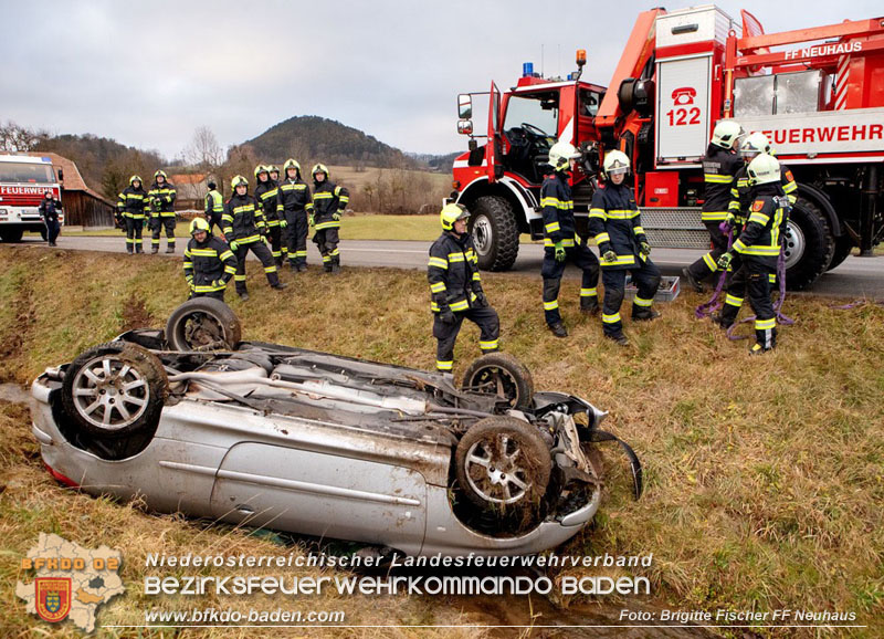 20251222_Verkehrsunfall auf der LB11 zwischen Nöstach und Neuhaus  Foto: © Brigitte Fischer FF Neuhaus