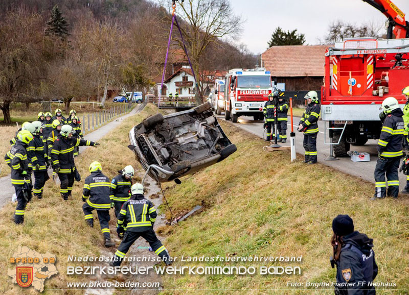 20251222_Verkehrsunfall auf der LB11 zwischen Nöstach und Neuhaus Foto: © Brigitte Fischer FF Neuhaus