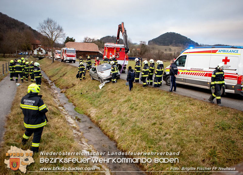 20251222_Verkehrsunfall auf der LB11 zwischen Nöstach und Neuhaus Foto: © Brigitte Fischer FF Neuhaus