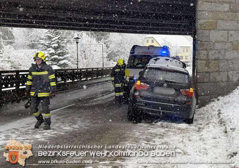 20251224_Fahrzeug verunfallt auf der L110 in Klausen-Leopoldsdorf Foto: FF Klausen-Leopoldsdorf 20251224_Fahrzeug verunfallt auf der L110 in Klausen-Leopoldsdorf Foto: FF Klausen-Leopoldsdorf
