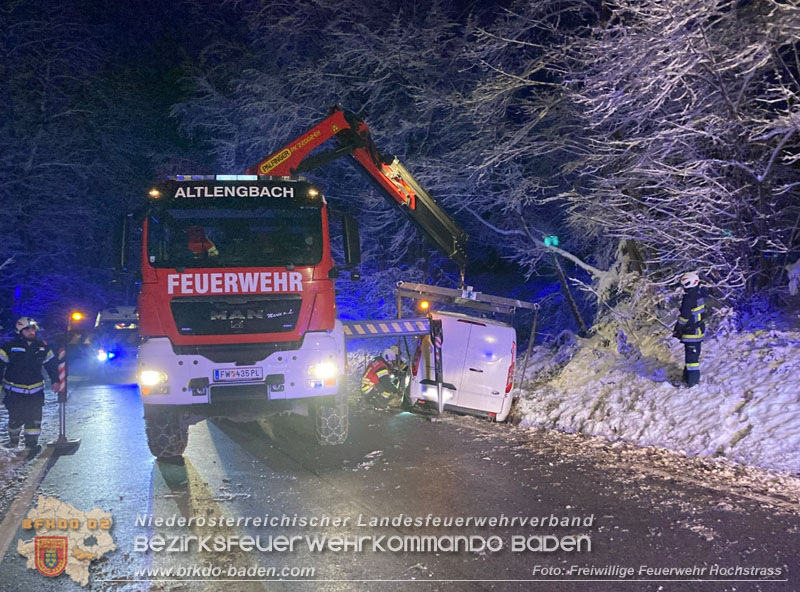 20251226_Erfolgreiche Personensuche nach Verkehrsunfall auf der L125 bei Hochstrass Foto: FF Hochstrass 20251226_Erfolgreiche Personensuche nach Verkehrsunfall auf der L125 bei Hochstrass Foto: FF Hochstrass