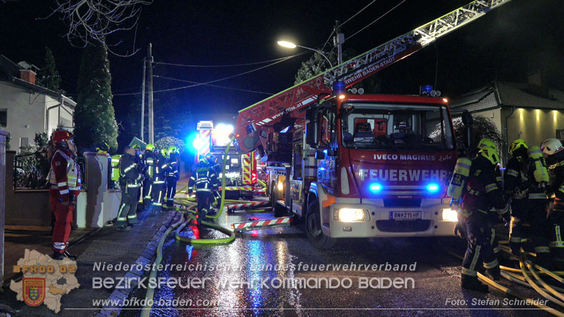 20251227_Nächtlicher Brand in Baden mit Herausforderungen für die Einsatzkräfte   Foto: Stefan Schneider FF Baden-Stadt