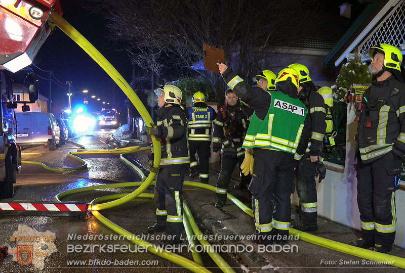 20251227_Nächtlicher Brand in Baden mit Herausforderungen für die Einsatzkräfte Foto: Stefan Schneider FF Baden-Stadt