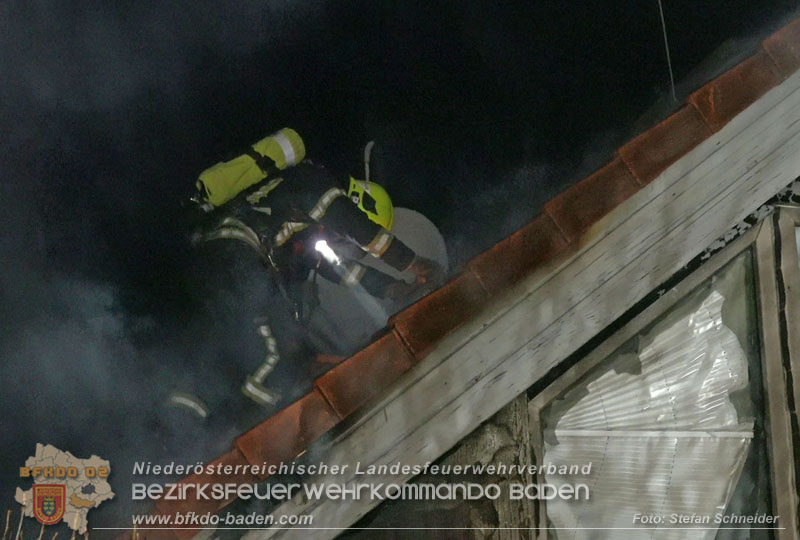 20251227_Nächtlicher Brand in Baden mit Herausforderungen für die Einsatzkräfte Foto: Stefan Schneider FF Baden-Stadt