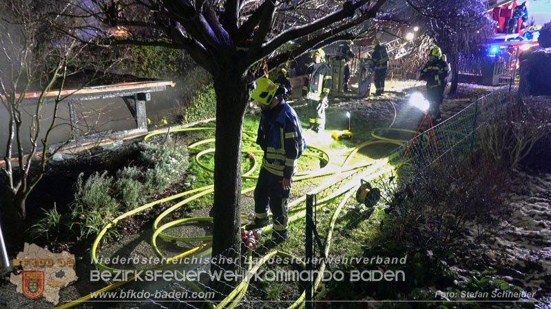 20251227_Nächtlicher Brand in Baden mit Herausforderungen für die Einsatzkräfte Foto: Stefan Schneider FF Baden-Stadt