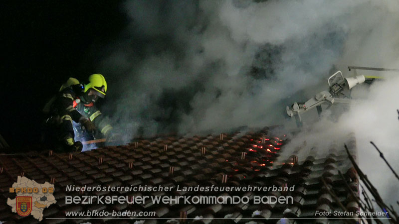 20251227_Nächtlicher Brand in Baden mit Herausforderungen für die Einsatzkräfte Foto: Stefan Schneider FF Baden-Stadt