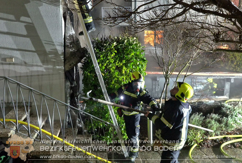 20251227_Nächtlicher Brand in Baden mit Herausforderungen für die Einsatzkräfte Foto: Stefan Schneider FF Baden-Stadt