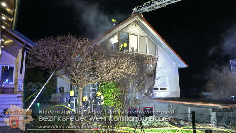 20251227_Nächtlicher Brand in Baden mit Herausforderungen für die Einsatzkräfte Foto: Stefan Schneider FF Baden-Stadt