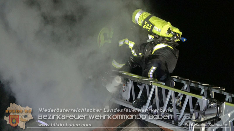 20251227_Nächtlicher Brand in Baden mit Herausforderungen für die Einsatzkräfte Foto: Stefan Schneider FF Baden-Stadt