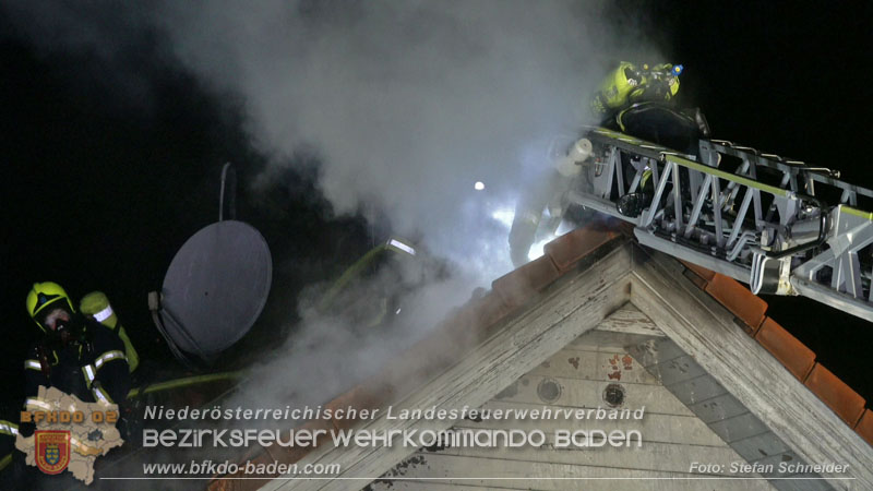 20251227_Nächtlicher Brand in Baden mit Herausforderungen für die Einsatzkräfte Foto: Stefan Schneider FF Baden-Stadt