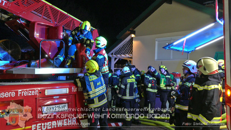 20251227_Nächtlicher Brand in Baden mit Herausforderungen für die Einsatzkräfte Foto: Stefan Schneider FF Baden-Stadt