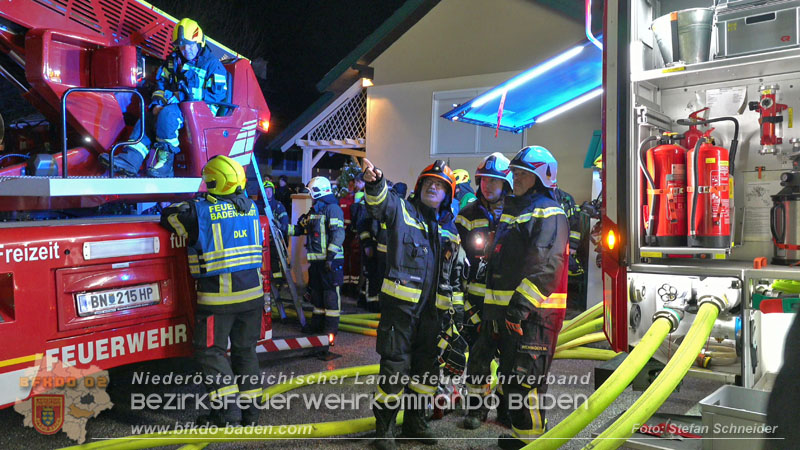 20251227_Nächtlicher Brand in Baden mit Herausforderungen für die Einsatzkräfte Foto: Stefan Schneider FF Baden-Stadt