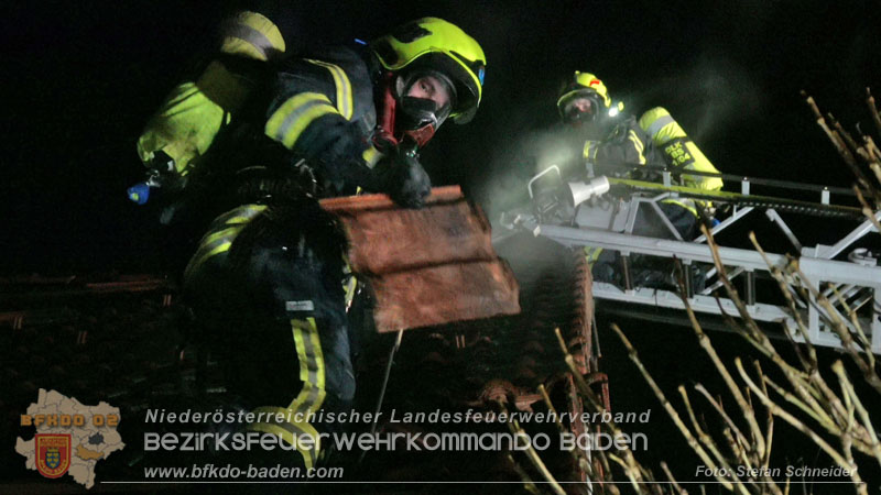 20251227_Nächtlicher Brand in Baden mit Herausforderungen für die Einsatzkräfte Foto: Stefan Schneider FF Baden-Stadt