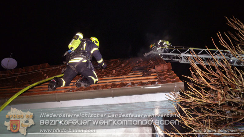20251227_Nächtlicher Brand in Baden mit Herausforderungen für die Einsatzkräfte Foto: Stefan Schneider FF Baden-Stadt