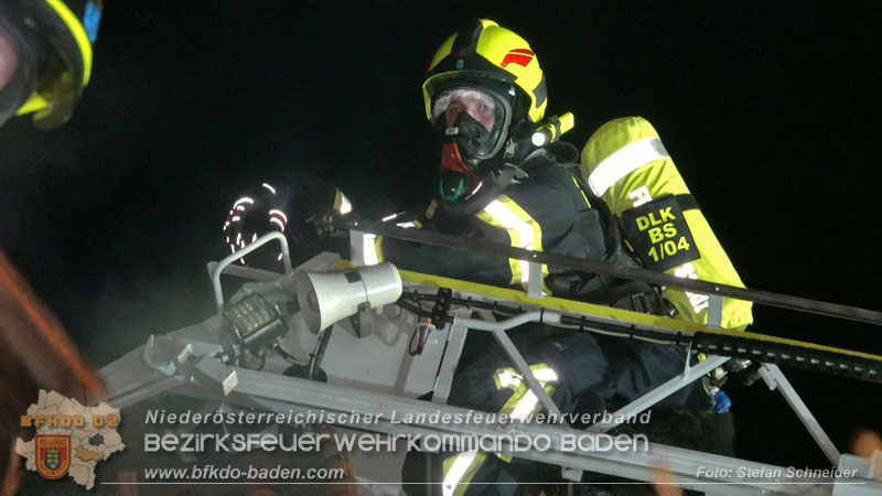 20251227_Nächtlicher Brand in Baden mit Herausforderungen für die Einsatzkräfte Foto: Stefan Schneider FF Baden-Stadt