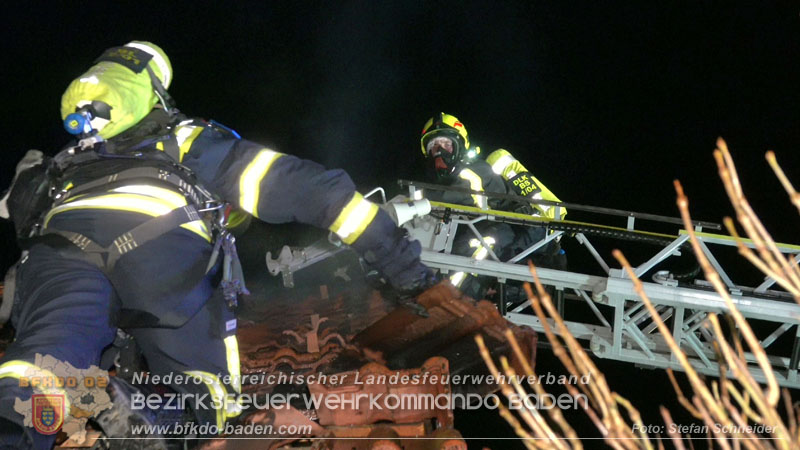 20251227_Nächtlicher Brand in Baden mit Herausforderungen für die Einsatzkräfte Foto: Stefan Schneider FF Baden-Stadt