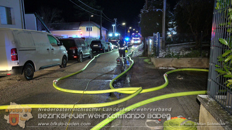 20251227_Nächtlicher Brand in Baden mit Herausforderungen für die Einsatzkräfte Foto: Stefan Schneider FF Baden-Stadt