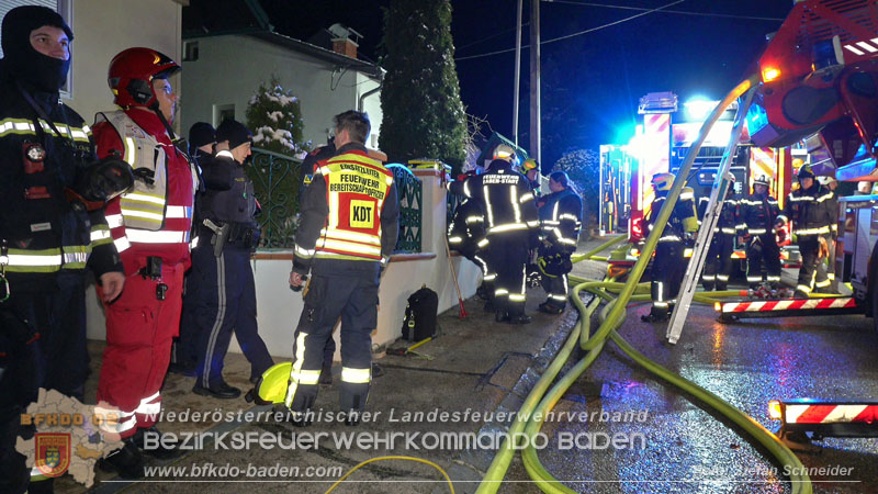 20251227_Nächtlicher Brand in Baden mit Herausforderungen für die Einsatzkräfte Foto: Stefan Schneider FF Baden-Stadt
