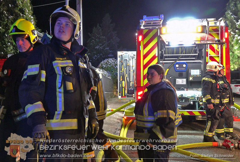 20251227_Nächtlicher Brand in Baden mit Herausforderungen für die Einsatzkräfte Foto: Stefan Schneider FF Baden-Stadt