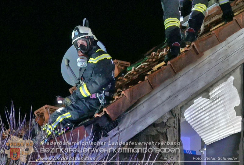 20251227_Nächtlicher Brand in Baden mit Herausforderungen für die Einsatzkräfte Foto: Stefan Schneider FF Baden-Stadt