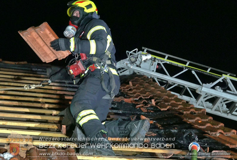 20251227_Nächtlicher Brand in Baden mit Herausforderungen für die Einsatzkräfte Foto: Stefan Schneider FF Baden-Stadt