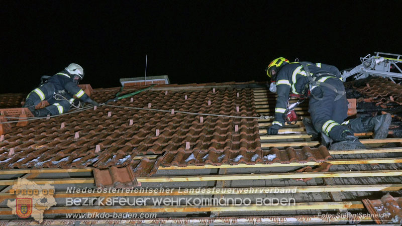 20251227_Nächtlicher Brand in Baden mit Herausforderungen für die Einsatzkräfte Foto: Stefan Schneider FF Baden-Stadt