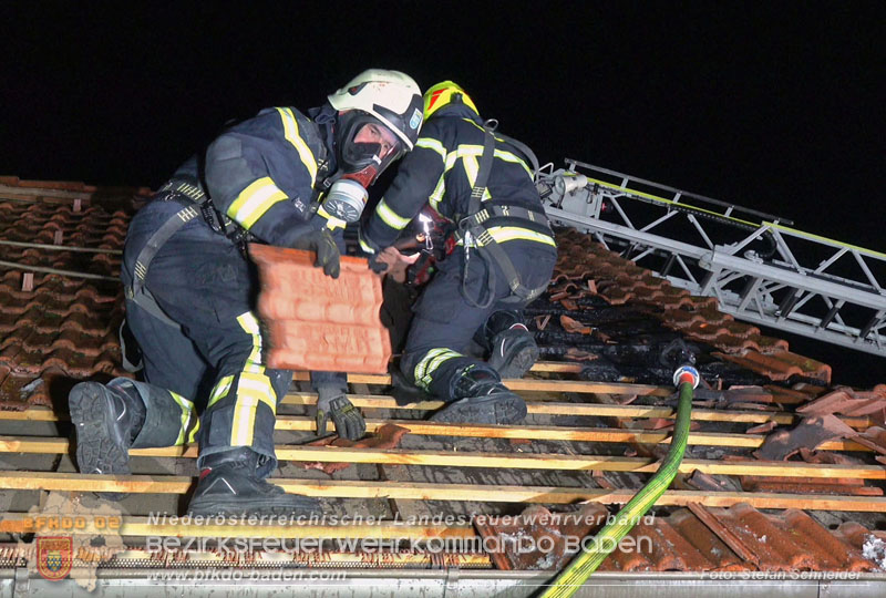 20251227_Nächtlicher Brand in Baden mit Herausforderungen für die Einsatzkräfte Foto: Stefan Schneider FF Baden-Stadt