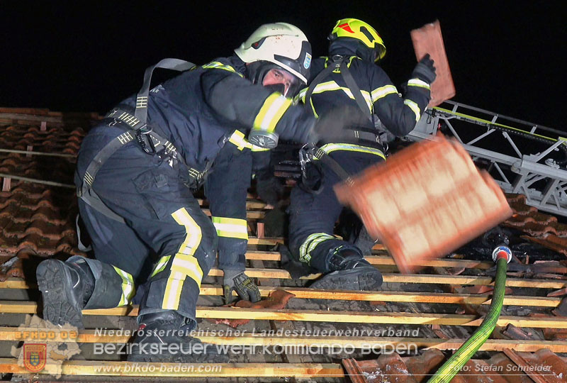 20251227_Nächtlicher Brand in Baden mit Herausforderungen für die Einsatzkräfte Foto: Stefan Schneider FF Baden-Stadt